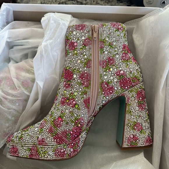 Embellished Betsey Johnson Della booties Booties Sz 6.5 - Picture 1 of 6
